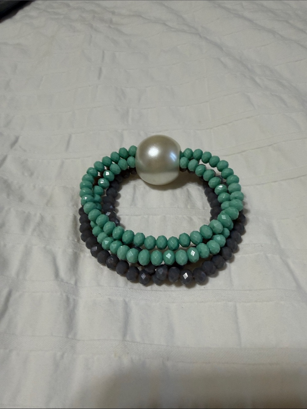 Turquoise and Black Beaded Stretch Bracelet with Pearl Accent